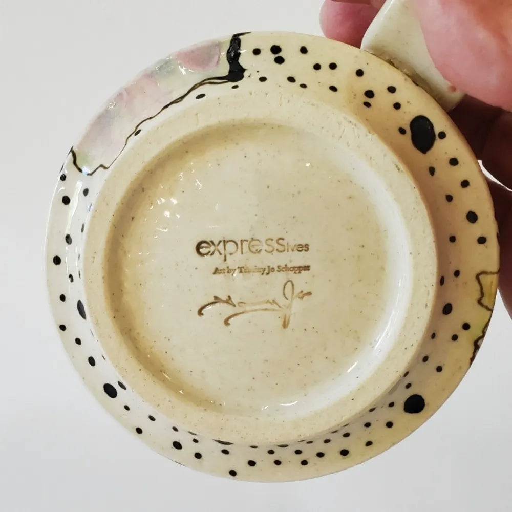 Floating Pansy Mug – Soft Beauty in Every Sip